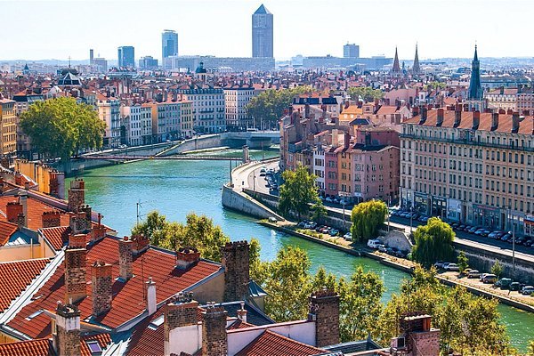 Ruée sur l'Europe : +45% de touristes américains voyagent à Lyon en train cette année comparé à 2019